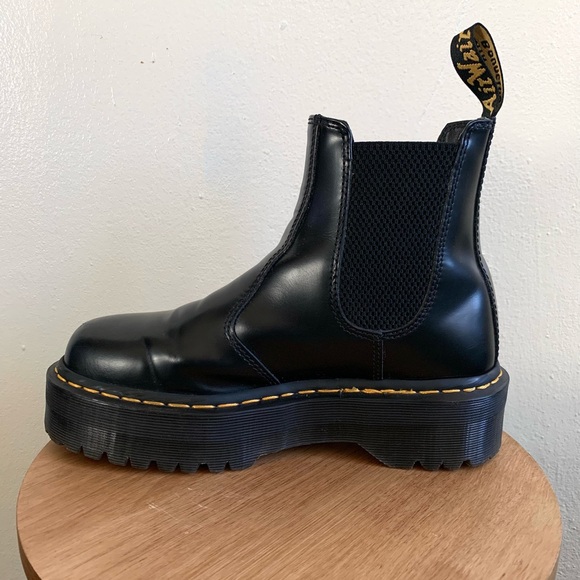 2976 Smooth Black Leather Platform Quad Chelsea Boots - Picture 4 of 7